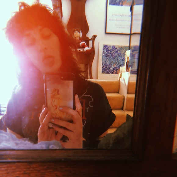 Meet your Posher, Anna ☕️🍒🌲🦉🪵 - Picture 4 of 5